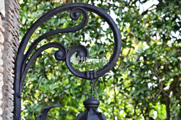 detail ornamen jasmine lampu dinding cast iron