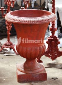 Pot bunga cast iron merah