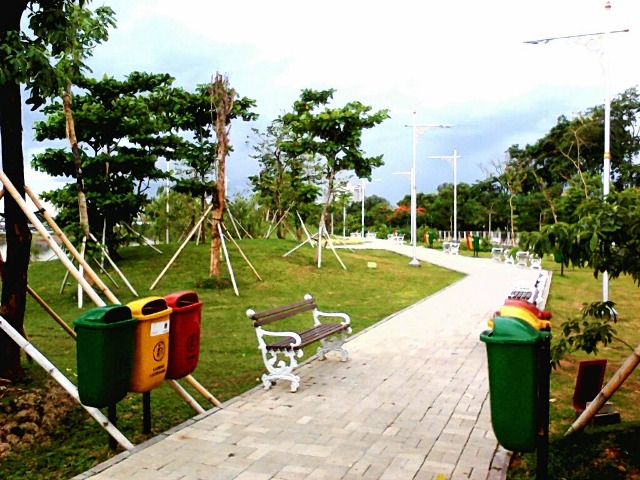 taman kota dengan fasilitas lengkap